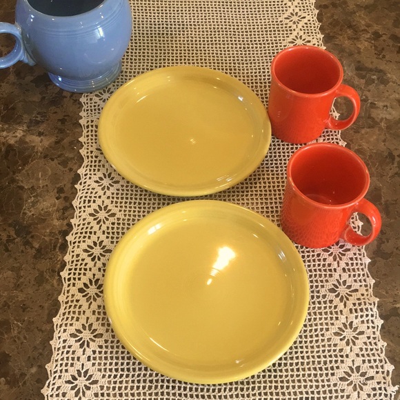 Two New Fiesta Yellow Bistro Luncheon Plates 9-in. Lead Free - Picture 2 of 7